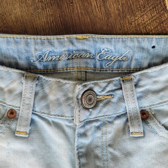 American Eagle Women Size 4 Jean Shorts 6inch Inseam Light Wash Destroyed Denim - Picture 9 of 10